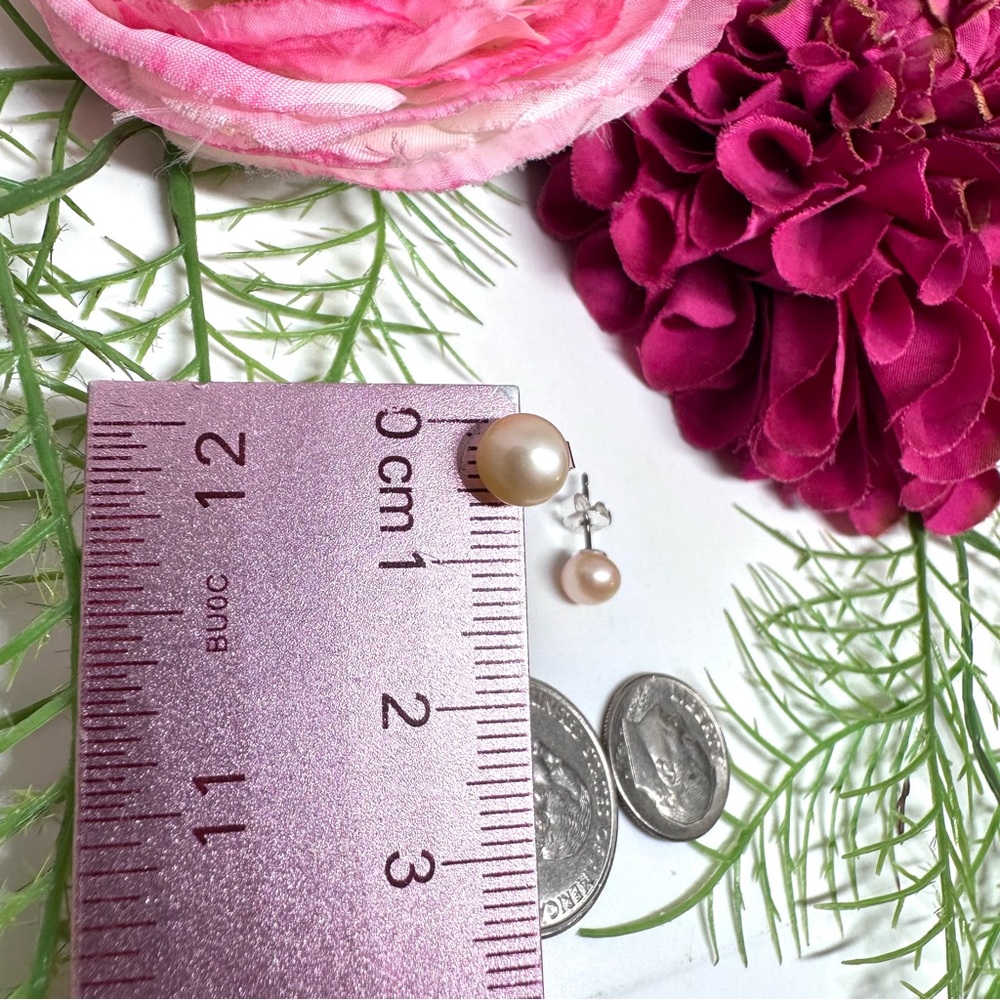 NEW⚜️Freshwater Pearl Pink Stud Earrings - Picture 7 of 8